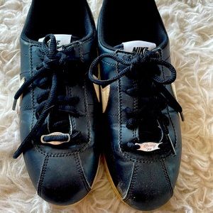 Nike size 4 black and white sneakers